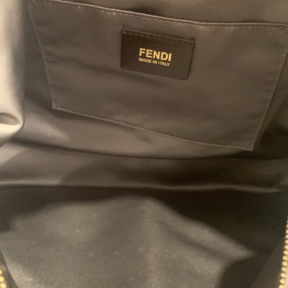 🔥 RARE Fendi Leather Crossbody 🔥 - Picture 15 of 17